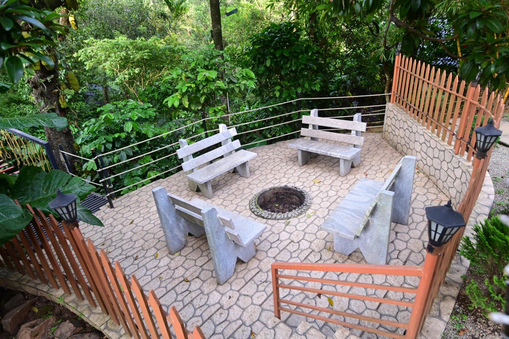 Misty Rain Estate Hotel Madikeri Kültér fotó